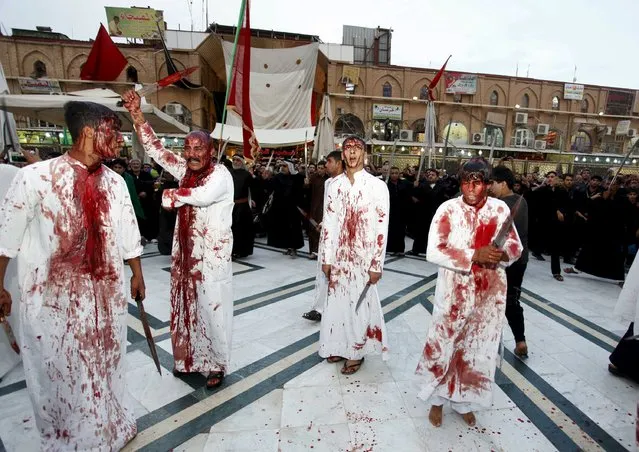 Shi'ite Muslims gash their heads with blades as they commemorate Ashura in Najaf, Iraq October 21, 2015. (Photo by Alaa Al-Marjani/Reuters)
