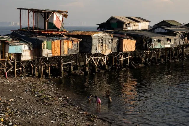 Children play beside shanties at Baseco Beach amid the coronavirus disease (COVID-19) outbreak in Manila, Philippines, November 10, 2020. (Photo by Eloisa Lopez/Reuters)