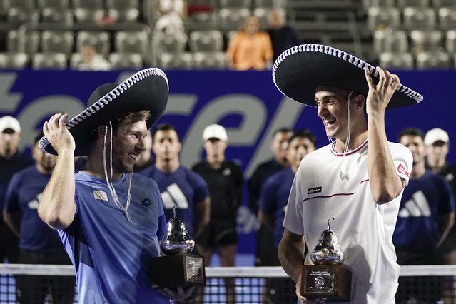 Austrians Alexander Erler and Lucas Miedler smile at each other while posing for photos wearing sombreros and holding their first place doubles trophies at the Mexican Open tennis tournament in Acapulco, Mexico, Saturday, March 4, 2023. (Photo by Eduardo Verdugo/AP Photo)
