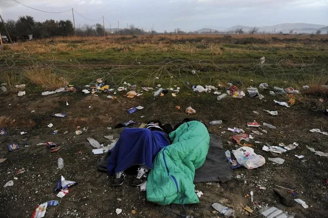 Migrants sleep as they wait to cross the Greek-Macedonian borders near the village of Idomeni, Greece November 22, 2015. (Photo by Alexandros Avramidis/Reuters)