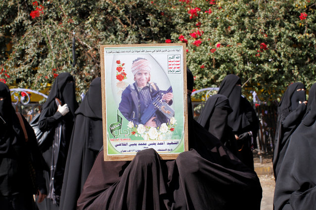 A woman holds up a poster of a relative, killed while fighting in the ranks of Houthi rebels, during a protest against Saudi-led air strikes in Sanaa, Yemen November 26, 2016. (Photo by Mohammed Sayaghi/Reuters)