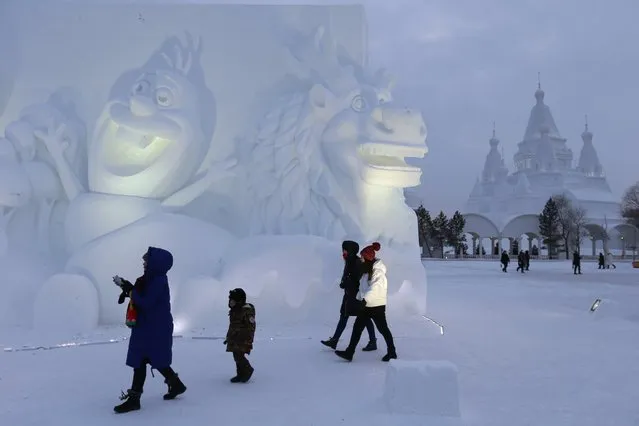 People visit snow sculptures at the 32nd Harbin International Ice and Snow Festival in Harbin, China on January 5 2016. The festival is open from Jan. 5 till Feb. 5, 2016, and is aimed at attracting both foreign and local visitors to experience the beauty of the ice and snow. (Photo by Wu Hong/EPA)