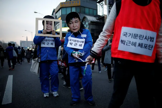 People march toward the Presidential Blue House during a protest calling for South Korean President Park Geun-hye to step down in central Seoul, South Korea, December 3, 2016. The sign (C) reads: “Offender disturbing order of nation, Park Geun-hye”. (Photo by Kim Hong-Ji/Reuters)
