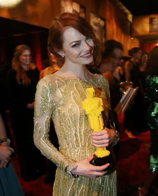 Actress Emma Stone poses for a photo with a Lego version of the Oscar statuette at the Governors Ball following the 87th Academy Awards in Hollywood, California February 22, 2015. (Photo by Mario Anzuoni/Reuters)