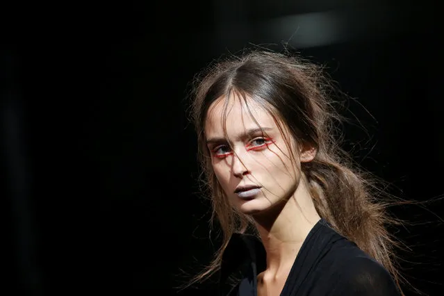 A model presents a creation by designer Yohji Yamamoto as part of his Spring/Summer 2019 women's ready-to-wear collection show during Paris Fashion Week in Paris, France, September 28, 2018. (Photo by Stephane Mahe/Reuters)