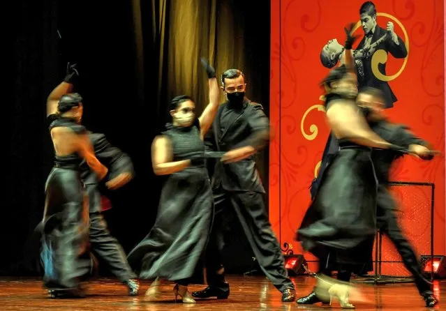 Dancers perform at the XV International Tango Festival at the Metropolitan Museum in Medellin, Colombia, on June 27, 2021. The festival was held under special measures to prevent the spread of the new coronavirus. Dancers had to wear masks, practice social distancing when performing in groups, dance without a partner in the new solo category and perform without an audience. The festival runs through September 30. (Photo by Joaquín Sarmiento/AFP Photo)