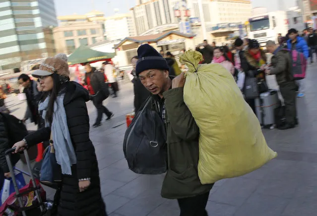 A man carries a sack as he heads to the Beijing Railway Station during the travel rush ahead of the upcoming Spring Festival in Beijing, China, February 3, 2016. (Photo by Kim Kyung-Hoon/Reuters)