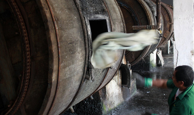 The hide undergoes a soaking process using various chemicals. (Photo by Rezza Estily/JG Photo)