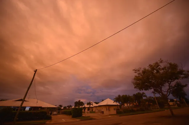 Storm clouds gather in the town of Ayr in far north Queensland as Cyclone Debbie approaches on March 27, 2017. Thousands of people including tourists were evacuated on March 27, 2017 as northeast Australia braced for a powerful cyclone packing destructive winds with warnings of major structural damage and surging tides. (Photo by Peter Parks/AFP Photo)