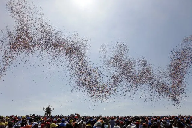 Balloons are released during a military parade to mark the 70th anniversary of the end of World War Two, in Beijing, China, September 3, 2015. (Photo by Jason Lee/Reuters)