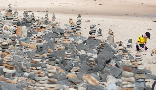 Pebble sculptures are seen on Whitley Bay beach, as the spread of the coronavirus disease (COVID-19) continues, Whitley Bay, Britain, April 19, 2020. (Photo by Lee Smith/Reuters)