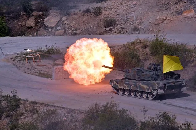 A South Korean Army K2 tank fires during a live fire military exercise during the Defense Expo Korea (DX Korea) at a training field near the demilitarized zone separating the two Koreas in Pocheon on September 20, 2022. (Photo by Anthony Wallace/AFP Photo)