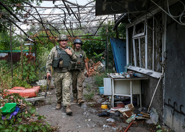 Ukrainian servicemen are seen at their positions on the front line near Avdeyevka, Ukraine, August 12, 2016. (Photo by Gleb Garanich/Reuters)