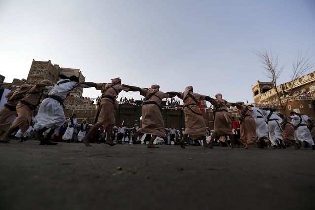 Houthi followers perform a war dance during a ceremony marking the first anniversary of the Houthi movement's takeover of Yemen's capital Sanaa September 21, 2015. (Photo by Khaled Abdullah/Reuters)