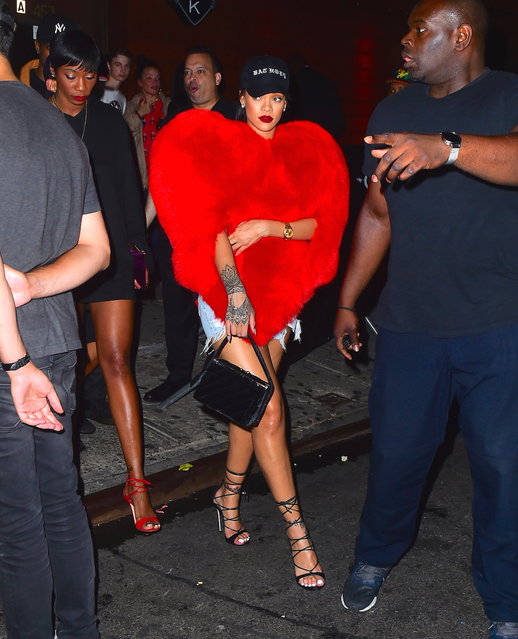Rihanna was spotted leaving 1Oak in NYC with a fuzzy red heart jacket on September 5, 2016. Under it, she had daisy dukes and a black tank top. She looked great as she walked out with her BFF Melissa forde. She wore a black baseball cap to complete her hot look. (Photo by 247PAPS.TV/Splash News)