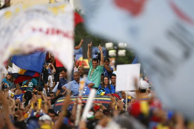Venezuela's opposition leader and presidential candidate Henrique Capriles (C) greets supporters during a campaign rally in the state of Zulia April 10, 2013. Venezuelans will hold presidential elections on April 14. (Photo by Isaac Urrutia/Reuters)