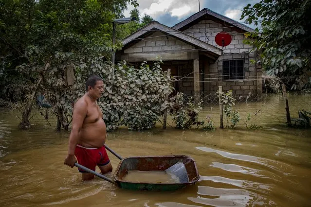 A resident wades across floodwater in the village of Linao Norte on November 16, 2020 in Tuguegarao, Cagayan province, Philippines. The Cagayan Valley region in northern Philippines saw its worst flooding in 48 years after a dam released massive amounts of rainwater brought about by Typhoon Vamco. The country continues to reel from the widespread destruction caused by this year's deadliest cyclone which has killed at least 67 people. (Photo by Ezra Acayan/Getty Images)