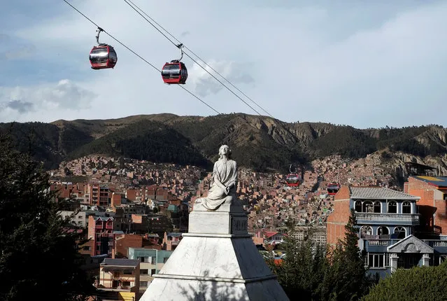 Cable cars are seen from the General Cemetery in La Paz, Bolivia, October 26, 2016. (Photo by David Mercado/Reuters)