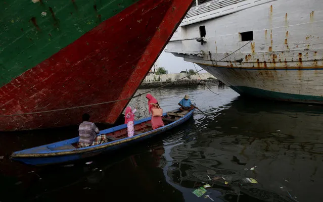 Indonesian Muslims arrive on boat for Eid al-Fitr prayers to mark the end of the holy fasting month of Ramadan at Sunda Kelapa port in Jakarta, Indonesia, Friday, June 15, 2018. (Photo by Tatan Syuflana/AP Photo)