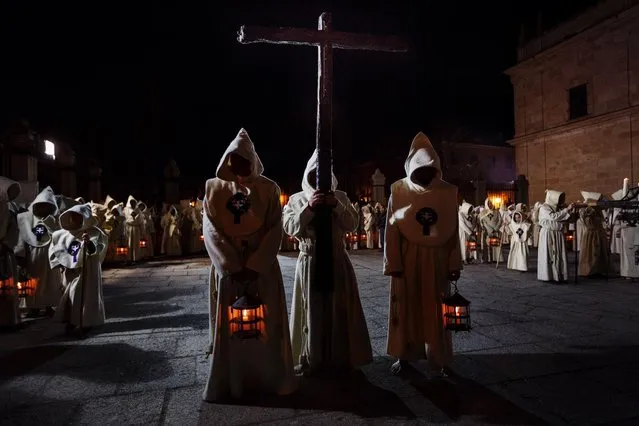 Penitents of the Santisimo Cristo del Espiritu Santo brotherhood take part in a Holy Week procession in Zamora, Spain, Friday, March 27, 2015. (Photo by Daniel Ochoa de Olza/AP Photo)
