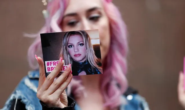 Supporter of pop star Britney Spears Melanie Mandarano holds a postcard on the day of a conservatorship case hearing at Stanley Mosk Courthouse in Los Angeles, California, U.S., July 26, 2021. (Photo by Mario Anzuoni/Reuters)