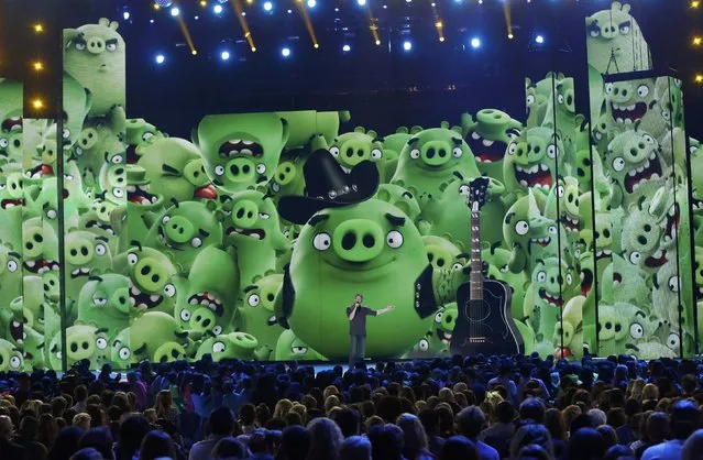View of the stage stage as show host Blake Shelton speaks during an “Angry Birds” movie promo at Nickelodeon's 2016 Kids' Choice Awards in Inglewood, California March 12, 2016. (Photo by Mario Anzuoni/Reuters)