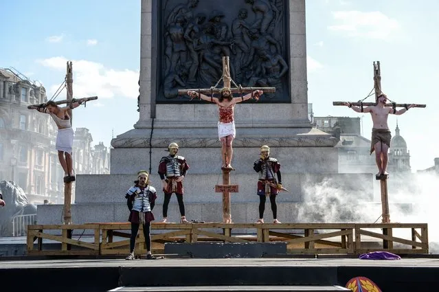 Actor James Burke-Dunsmore stands on a crucifix whilst playing Jesus during The Wintershall's “The Passion of Jesus” in front of crowds on Good Friday at Trafalgar Square on March 25, 2016 in London, England. (Photo by Chris Ratcliffe/Getty Images)