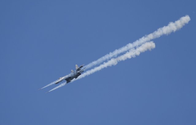 A Sukhoi SU-35 fighter aircraft performs during the “Aviadarts” military aviation competition at the Dubrovichi range near Ryazan, Russia, August 2, 2015. (Photo by Maxim Shemetov/Reuters)