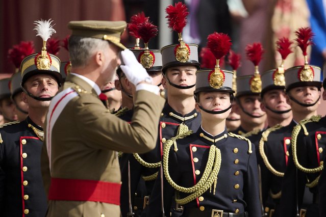 King Felipe VI of Spain (L) and Crown Princess Leonor of Spain (R) attend the pledge of allegiance to the flag of Princess Leonor of Spain on on October 07, 2023 in Zaragoza, Spain. Heir to the throne of Spain, Princess Leonor, 17, officially begins three years of military training to prepare for her future as the country's head of state. (Photo by Carlos Alvarez/Getty Images)