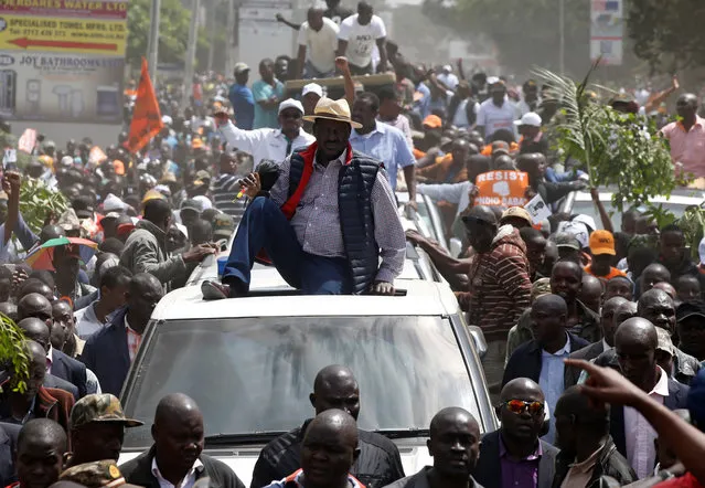 Kenyan opposition leader Raila Odinga of the National Super Alliance (NASA) coalition is welcomed by his supporters upon his return in Nairobi, Kenya on November 17, 2017. (Photo by Baz Ratner/Reuters)