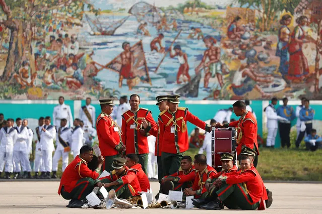 Members of military band and honour guards rest before the welcoming ceremony for Pope Francis at the airport in Dhaka, Bangladesh November 30, 2017. (Photo by Damir Sagolj/Reuters)