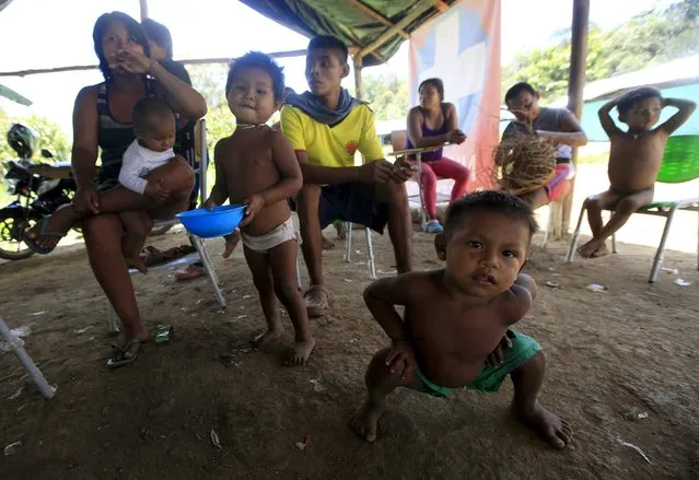Colombian Nukak Maku Indian children and women are seen in a refugee camp at Agua Bonita in San Jose del Guaviare of Guaviare province September 3, 2015. (Photo by John Vizcaino/Reuters)