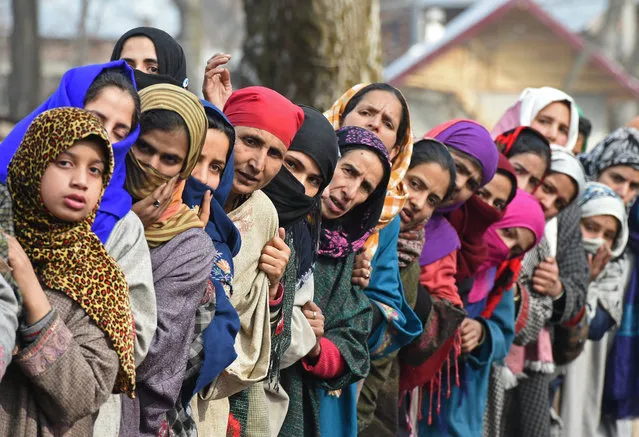Kashmiri villagers look on during the funeral of militant commander Noor Mohammad Tantray in the Aripal village of Tral district on December 26, 2017. Government forces have killed the  commander of a Pakistan-based militant group in Indian-administered Kashmir, police said December 26, as the disputed territory ended its deadliest year for a decade. Noor Mohammad Tantray, the head in the Kashmir valley of the Jaish-e-Mohammad group, was trapped in a house outside the main city of Srinagar on Monday evening along with his associates, triggering a fierce overnight gunbattle. (Photo by Tauseef Mustafa/AFP Photo)