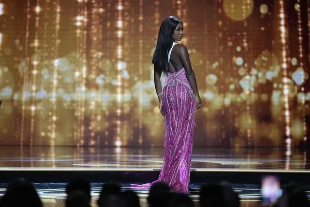 Miss Great Britain Noky Simbani competes in the evening gown competition during the preliminary round of the 71st Miss Universe Beauty Pageant in New Orleans, Wednesday, January 11, 2023. (Photo by Gerald Herbert/AP Photo)