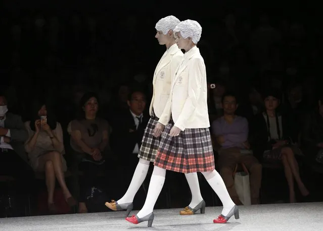 Models display creations by Japanese designer Kunihiko Morinaga during the 2013-2014 autumn/winter Collection at the Tokyo Fashion Week in Tokyo, Tuesday, March 19, 2013. (Photo by Shizuo Kambayashi/AP Photo)