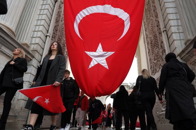 People visit Dolmabahce Palace, where modern Turkey's founder Mustafa Kemal Ataturk died 87 years ago, on his death anniversary, in Istanbul,Turkey, on November 10, 2025. (Photo by Dilara Senkaya/Reuters)