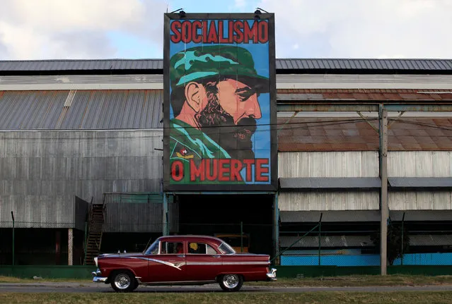 A painting of Cuba's former president Fidel Castro is seen at a factory in Havana, Cuba November 26, 2016. (Photo by Enrique De La Osa/Reuters)