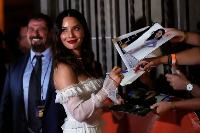 Actor Olivia Munn signs autographs at the premiere of The Predator during the Toronto International Film Festival (TIFF) in Toronto, Canada on September 7, 2018. (Photo by Mario Anzuoni/Reuters)