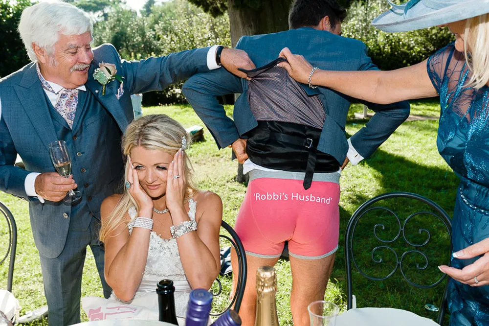 Funniest Wedding Photos of 2015