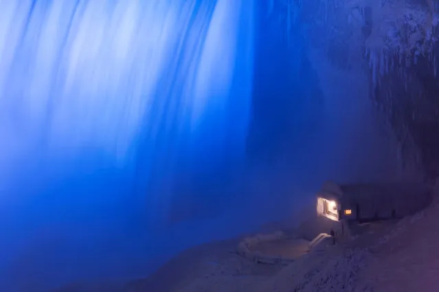 A building covered in ice sits at the base of the Horseshoe Falls in Niagara Falls, Canada, January 2, 2018. (Photo by Aaron Lynett/Reuters)