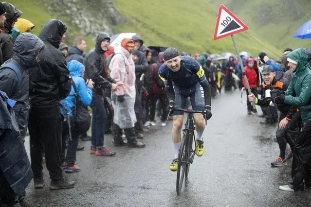 300 cyclists braved the rain to struggle up the gruelling Winnats Pass near Castleton, Derbyshire, in the National Hill Climb championships yesterday, October 31, 2021. (Photo by Rod Kirkpatrick/F Stop Press)