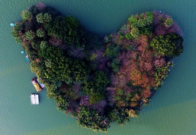Photo taken on March 28, 2016 shows an aerial view of a heart-shaped island in Xihu Park in Quanzhou, southeast China's Fujian Province. (Photo by Wei Peiquan/Xinhua/Sipa USA)