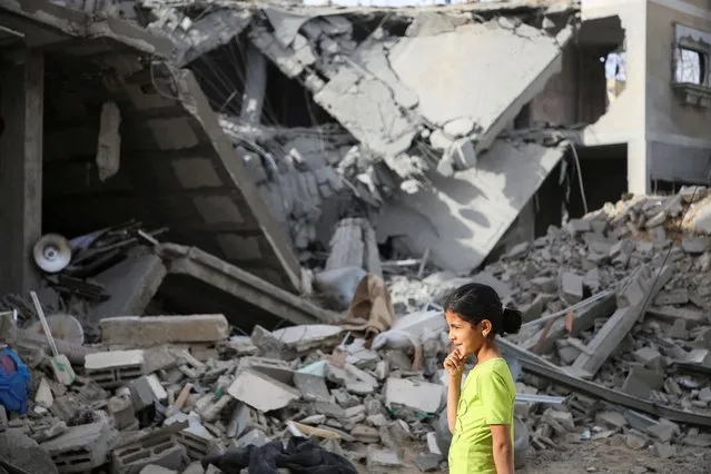 A Palestinian girl walks past the site of an Israeli strike on a house, amid the ongoing conflict between Israel and the Palestinian Islamist group Hamas, in Rafah, in the southern Gaza Strip, on April 25, 2024. (Photo by Hatem Khaled/Reuters)