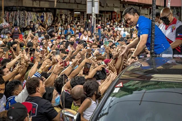 Senator and boxing icon Manny Pacquiao takes part in a motorcade as he campaigns for the presidency on April 09, 2022 in Manila, Philippines. Pacquiao is trailing well behind in the latest opinion polls against frontrunner Ferdinand "Bongbong" Marcos Jr., the son and namesake of the late dictator Ferdinand Marcos, but has refused calls to back out from the presidential race amid alleged unity talks among candidates in a bid to stop another Marcos presidency. The former boxer who has won world titles in a record eight weight classes has made fighting corruption a centerpiece of his campaign, vowing to jail corrupt politicians and to strengthen efforts to recover the billions of dollars missing since the fall of the Marcos dictatorship. (Photo by Ezra Acayan/Getty Images)