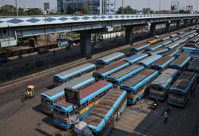 Passenger buses are parked on a road during a 21-day nationwide lockdown to slow the spreading of the coronavirus disease (COVID-19), in Kolkata, India, April 2, 2020. (Photo by Rupak De Chowdhuri/Reuters)