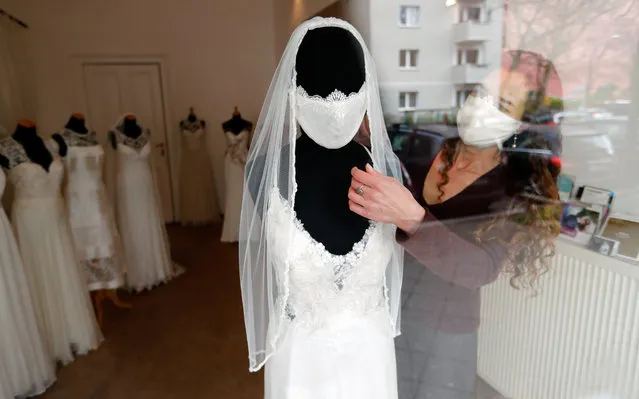 Fashion designer and tailor Friederike Jorzig presents a face mask for wedding dresses in her shop “Chiton”, as the spread of the coronavirus disease (COVID-19) continues in Berlin, Germany, March 31, 2020. (Photo by Fabrizio Bensch/Reuters)
