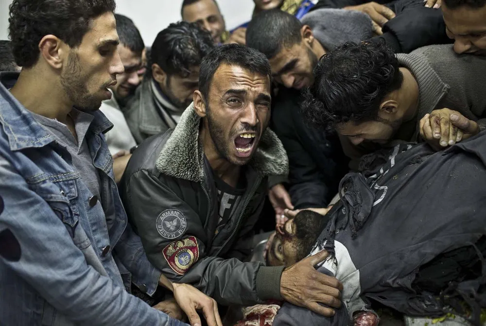 Picture of Palestinian Funeral March Wins World Press Photo 2013 Top Prize