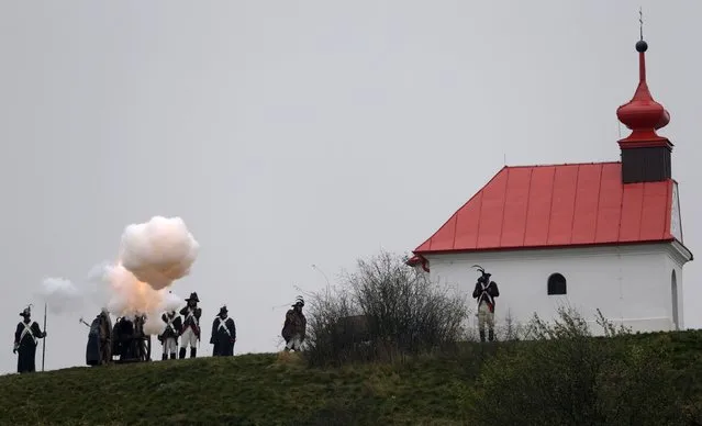 History enthusiasts, dressed as soldiers, fight during the re-enactment of Napoleon's famous battle of Austerlitz near the southern Moravian town of Slavkov u Brna November 29, 2014. (Photo by David W. Cerny/Reuters)