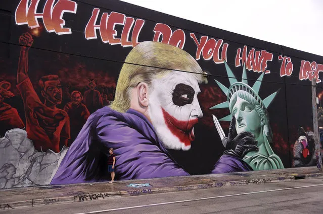A Donald Trump mural covers a building in the Wynwood neighborhood of Miami, Florida, on October 27, 2016. The Anti-Trump, batman themed mural was created by the artists of the Bushwick Collective ahead of the US presidential election. (Photo by Rhona Wise/AFP Photo)