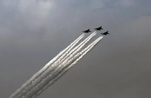 Indian Air Force Sukhoi Su-30MKI fighter jets fly past during a full dress rehearsal for the Republic Day parade in New Delhi January 23, 2015. (Photo by Adnan Abidi/Reuters)